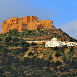 Oran, Algeria / Algérie: Djebel Murdjadjo mountain, Santa Cruz fortress and Our Lady of Santa Cruz Basilica - photo by M.Torres